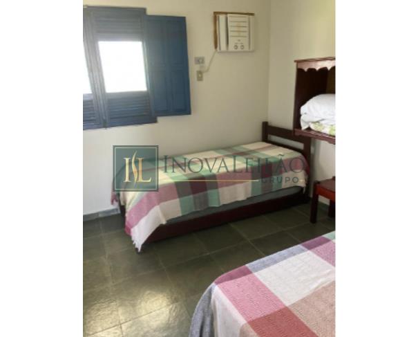 Foto de 6 Casa c/ Aprx. 61m² (cada) - Terreno c/ Aprx 700m² de A.T 