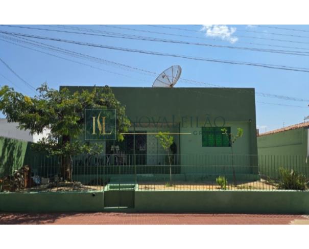 Foto de Patos/PB - Casa residencial medindo 14m x 25m na Av. Peregrino Filho, 701
